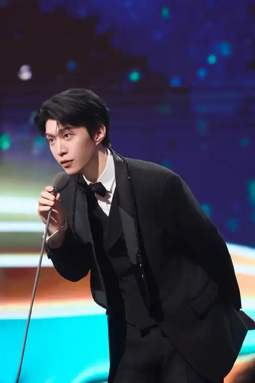 # 时间在此刻被定格,记录下未完结的篇章,在故事与现实