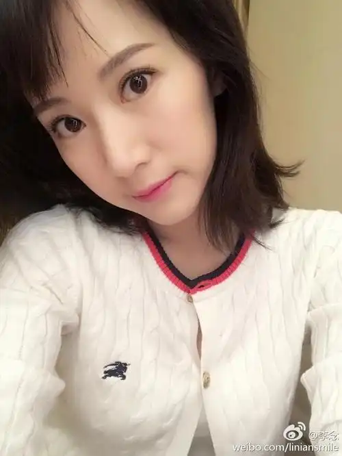 阔太李念清早开工自嘲睡不醒 皮肤白皙脸变瘦