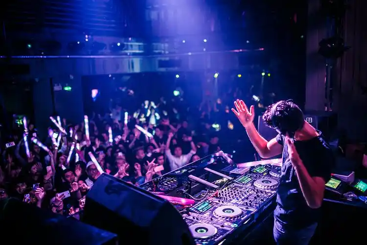 疫情下,如何摆脱焦虑,来"云端蹦迪"