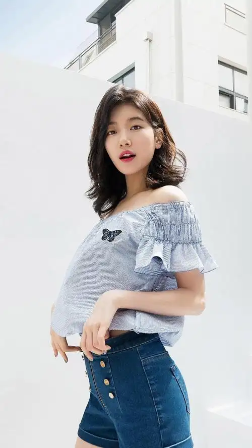 气质休闲女神裴秀智时尚迷人生活照