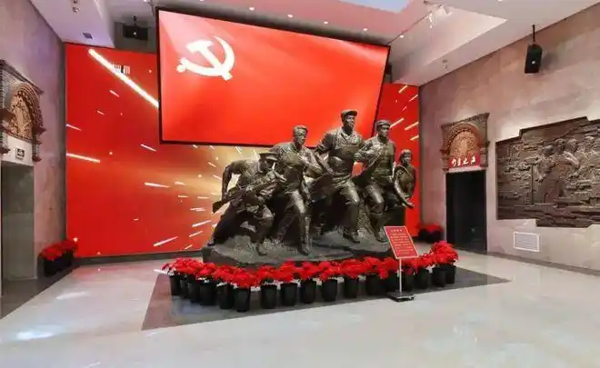 科技与红色文化的结合红色主题纪念馆的空间展示设计