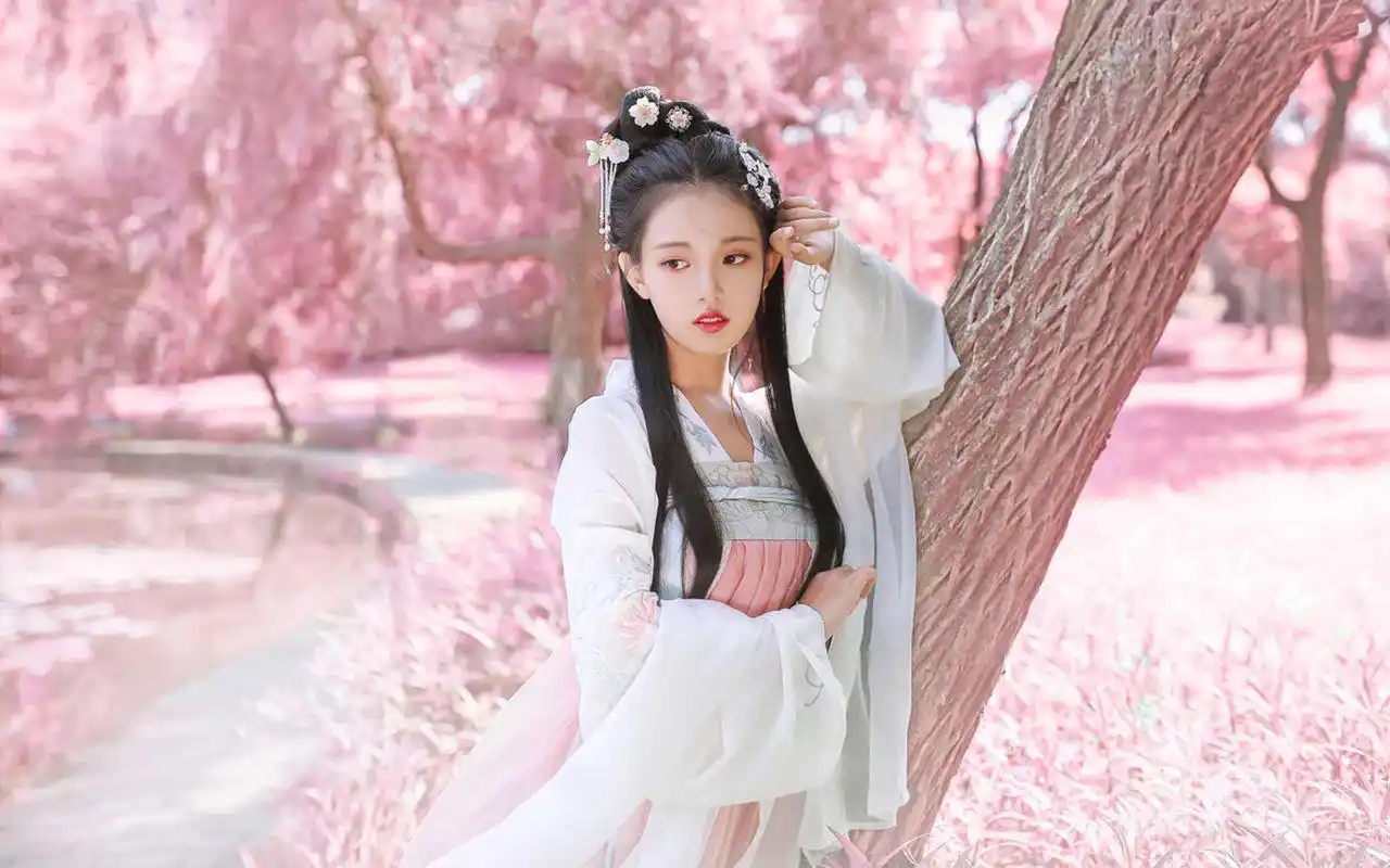 古风汉服美女粉嫩梦幻户外写真桌面壁纸