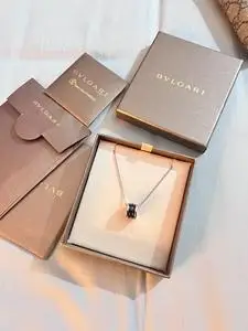 宝格丽慈善款项链包装