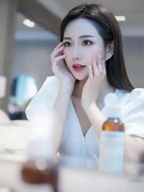 女人中年,要想皮肤嫩滑如少女,5个秘诀要牢记,皮肤又白又紧致