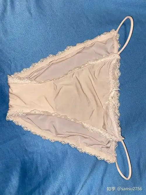 男生穿三角内裤是不是很尴尬,现在男生穿三角内裤的是不是很少?