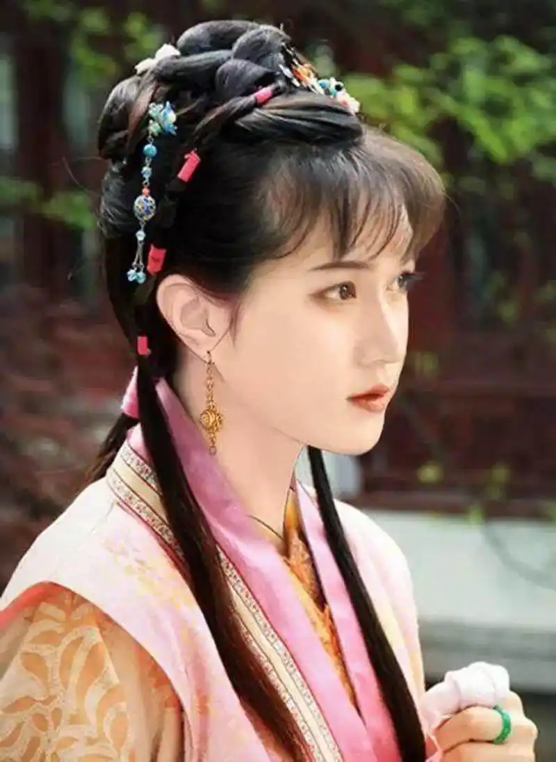 5位当红男星的男扮女装,鹿晗可爱陆毅惊艳,网友:图五绝了!