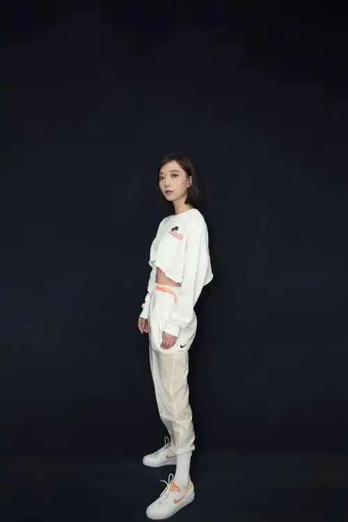 王珞丹清爽运动装图片23