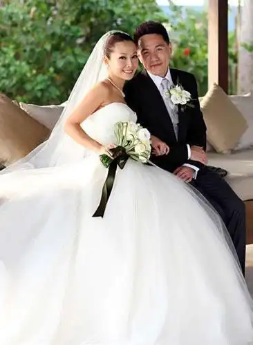 正文结婚日期:10月24日 关心妍3年前在蔡一智介绍下认识现在的老公