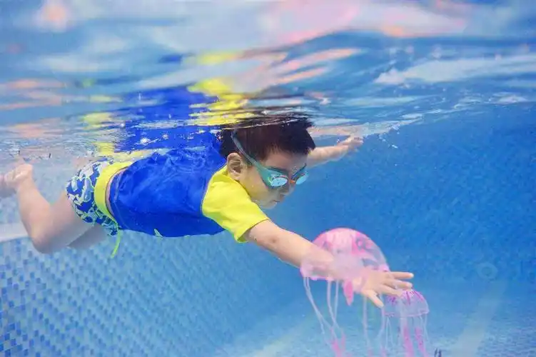 酷游亲子儿童游泳加盟多少钱