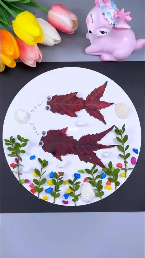 小鱼树叶贴画