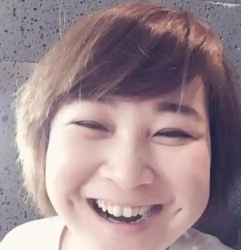 贾玲多年前老照片,看到正脸瞬间惊艳,网友:被忽略的女神!