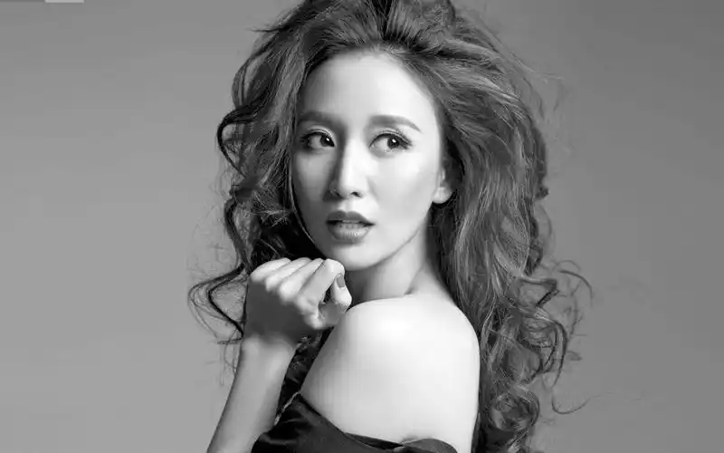 张萌性感黑白写真壁纸