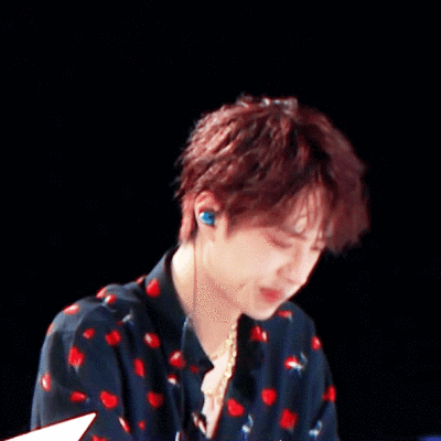 王一博动图壁纸