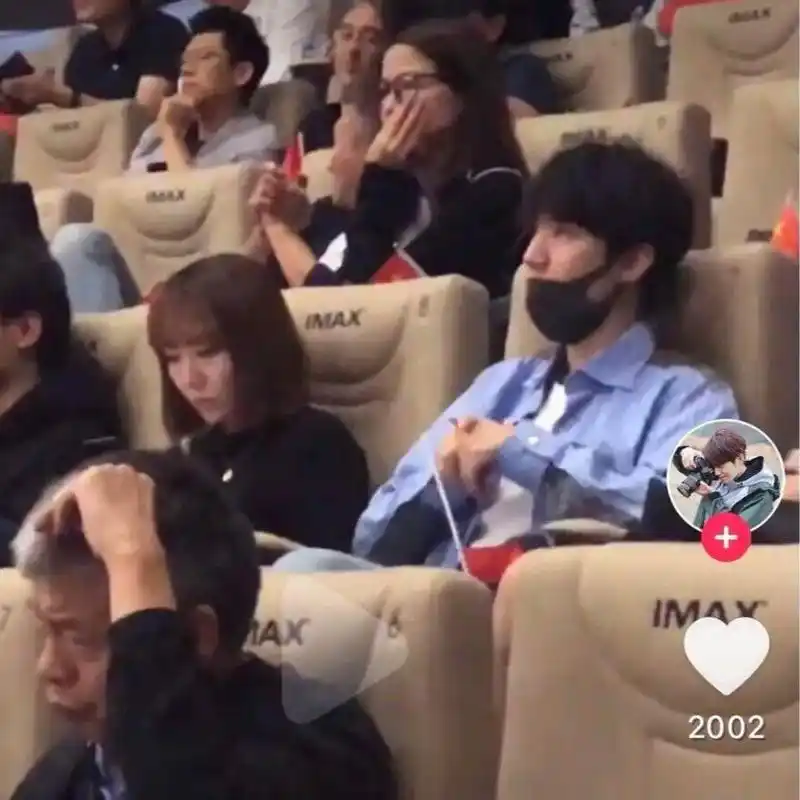 王俊凯与女助理恋爱?穿情侣装深夜看电影被拍