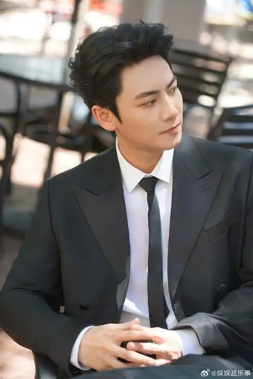 长相周正帅气,完全可以称得上是现在年轻演员中的实力派,太低调了