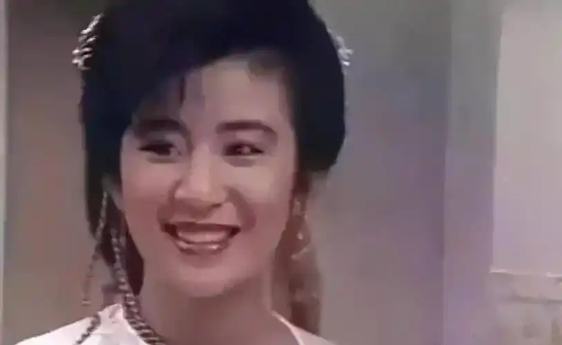 其实在年轻的时候,吴君如还没有在喜剧上发展,在那个时候的吴君如是很