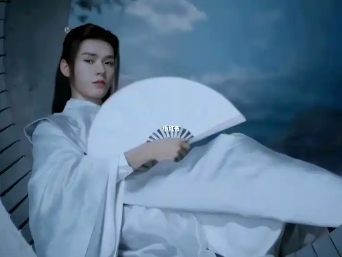 月下摇扇一眼万年