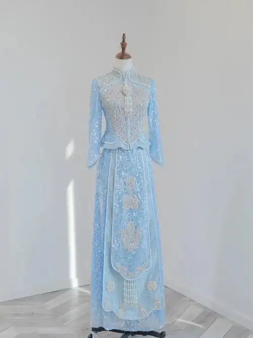 98今日分享一套冰蓝色秀禾服~98如果你习惯了红色中式~98不妨来