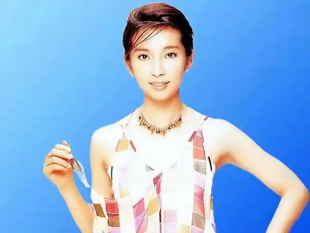 圈内人物之李冰冰:刚毕业富商送房送车,任泉心甘情愿当舔狗