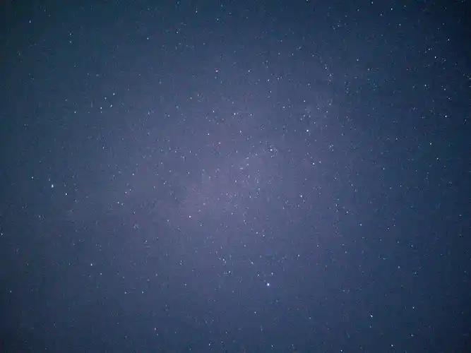 星星闪耀的夜空640x1136分辨率查看