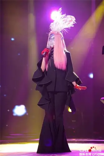 《蒙面唱将》张碧晨许志安揭面 "瓜子猫"成亮点