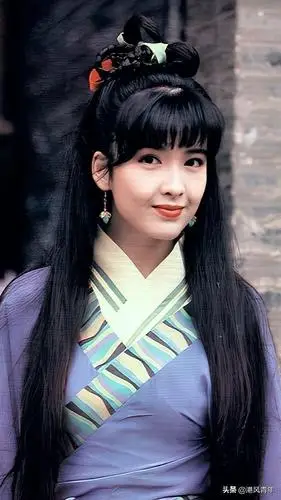 周慧敏的古装造型神韵十足,飘飘然如仙女一般美丽!