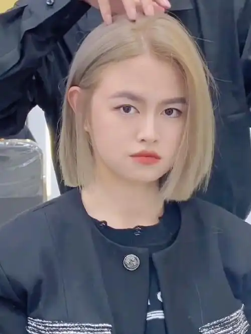 剪发短发一定要尝试的一款奶茶灰棕的颜色