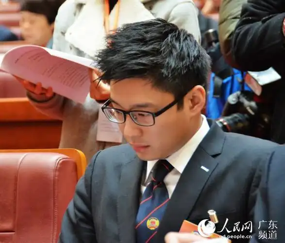 组图新晋委员霍启山虚心听会学习吴小莉汤镇业如期参会周星驰缺席