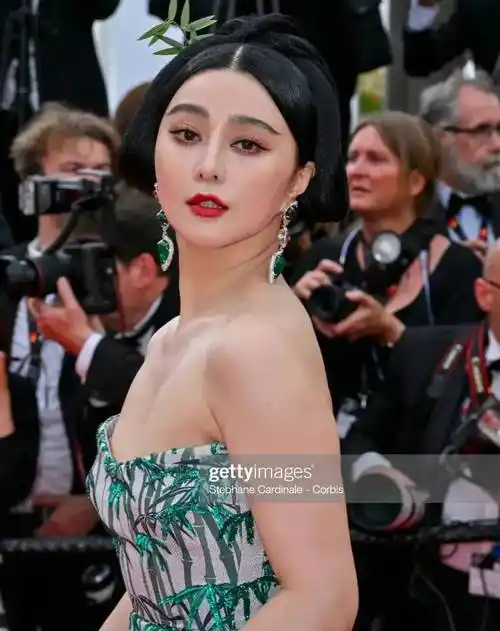 范冰冰戛纳未修图曝光好显老,眼神缺少霸气不再是"范爷"