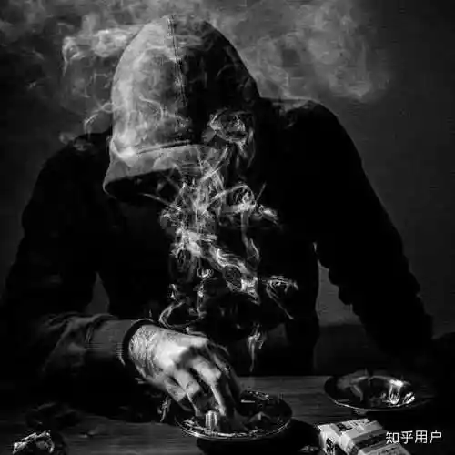 成熟男吸烟头像