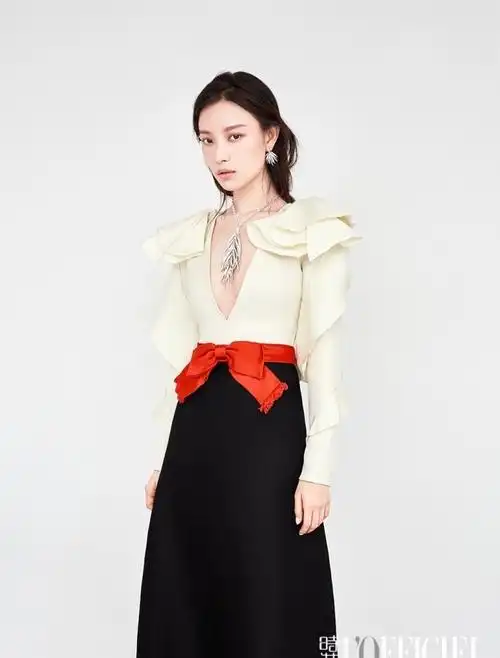 倪妮拍摄杂志封面大片 佩戴蒂芙尼珠宝优雅尽显