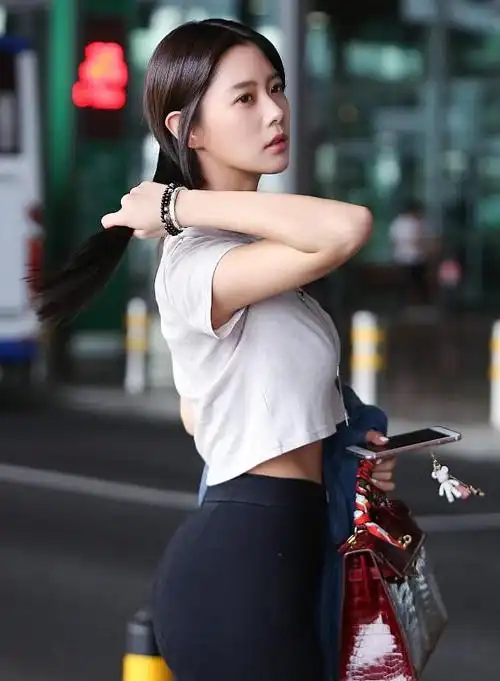 克拉拉绝美时刻168cm的黄金三围腰臀比亚洲最美性感花瓶