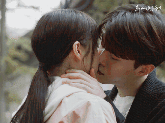 关晓彤范丞丞新剧吻戏##关晓彤范丞丞曾少年吻戏