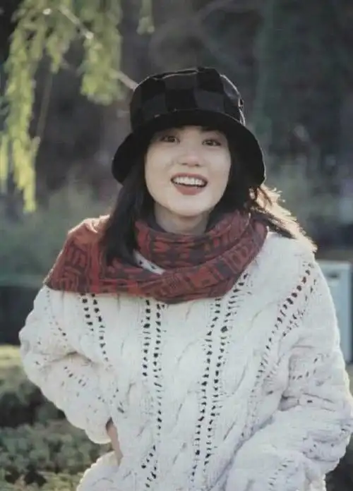 王菲30年前就这么美19岁出道时照片现在依然很有影响力