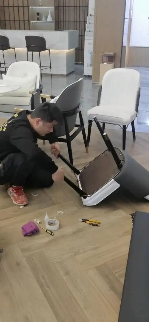 北城新天地售楼部全部桌子椅子维修