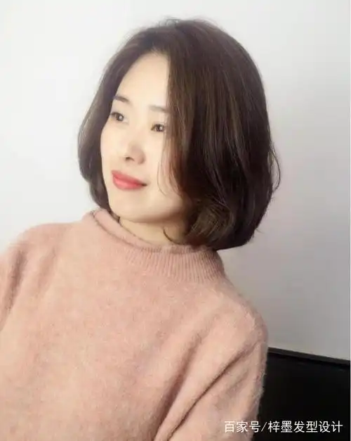 中短发微烫发型,知性优雅很韩范,最适合那些脸圆头发多的女生了