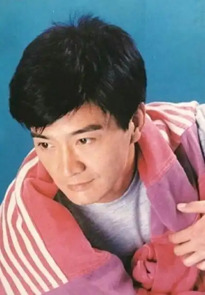 电影演员周里京现状如何呢,因妻子被害一蹶不振的周里京