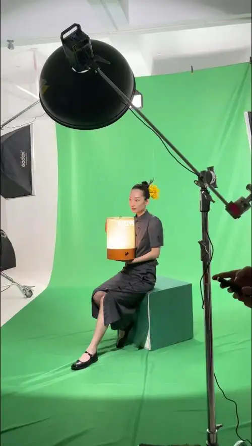 发多了新娘妆造发点新鲜的广告拍摄花絮