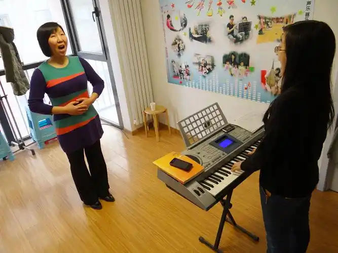 >> 文章内容 >> 儿童练声 少儿声乐的练声应注意什么?