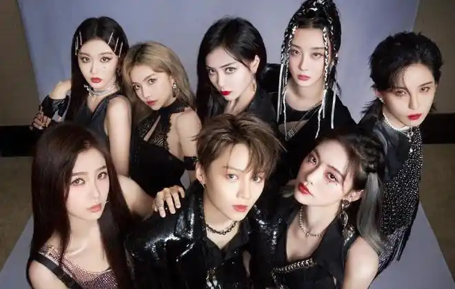 the9大合影全员女团风姐妹们都穿一身黑虞书欣却偏偏不一样