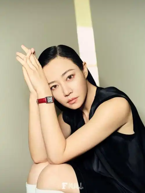 志一月刊封面##谭卓不现时首次艺术个展#虽然后来她成为了一名演员,但