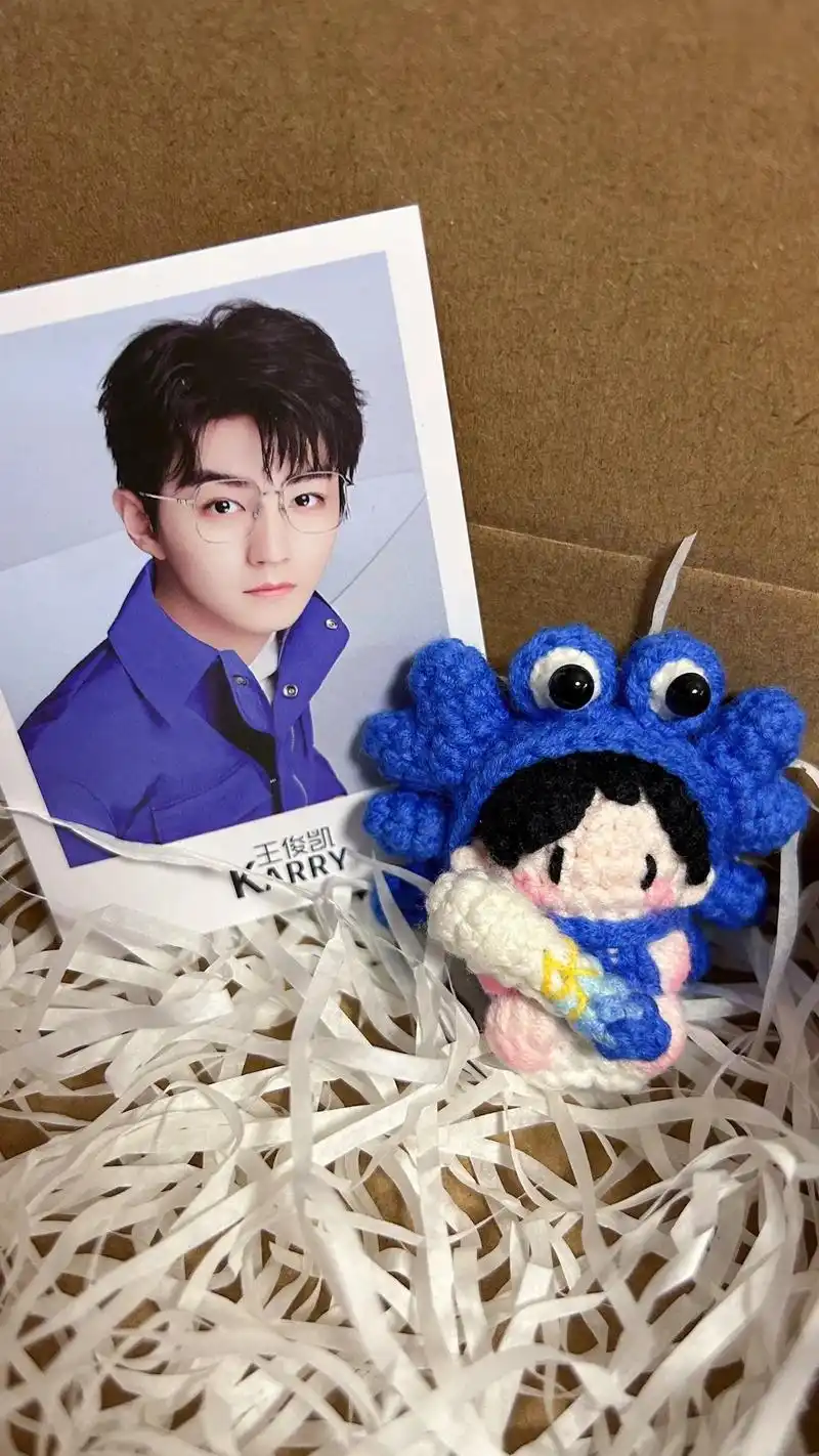 王俊凯小鼻嘎来啦(现huo可chu)小螃蟹头套➕小凯专属话筒