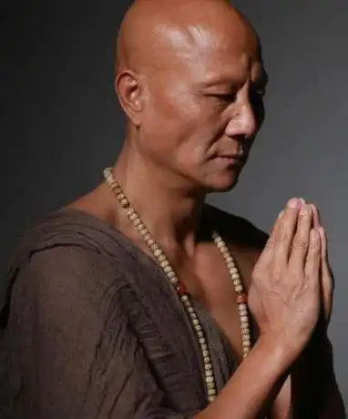 他演了一辈子坏人, 功夫不输李连杰, 39岁妻子美得让人羡慕!