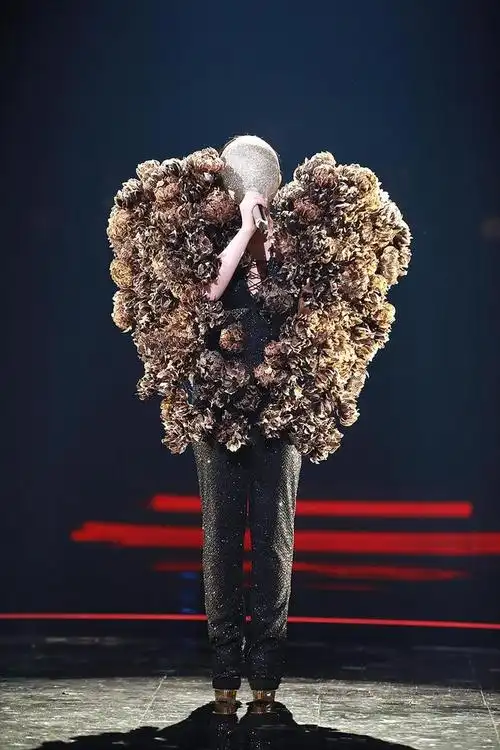 蒙面唱将"断肠人"是张碧晨还是萱萱?"疑似歌者"萱萱登热搜第一