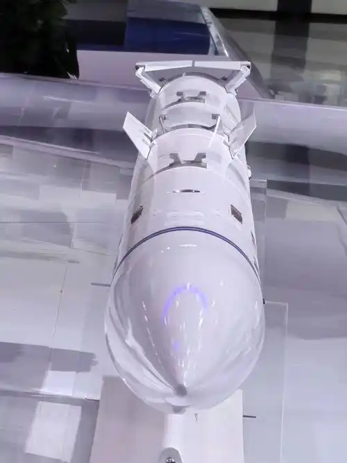 霹雳-15升级版现身,拥有双脉冲火箭发动机,抗干扰能力强