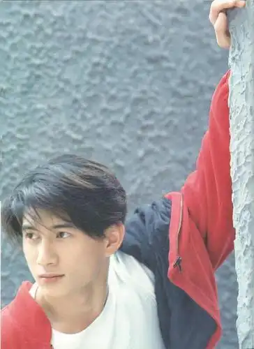 正文                 就吴奇隆当年的巅峰颜值,放在现在也是足够能让