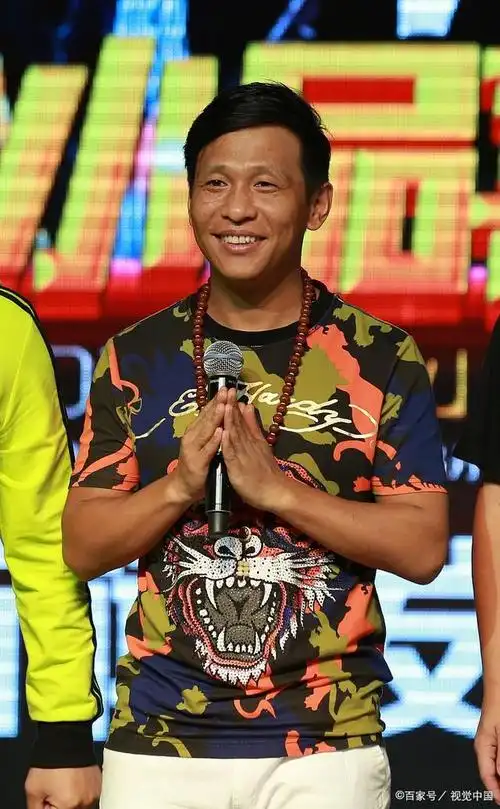 宋小宝在春晚舞台上,一夜成名.