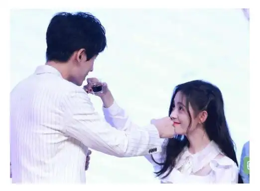 瓜鞠婧祎初吻是给了张哲翰吗张哲瀚说鞠婧祎太闹腾