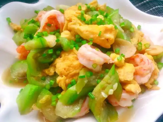 丝瓜虾仁炒蛋