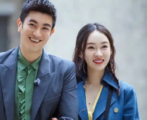 霍思燕晒与李小璐合照,疑女儿正脸曝光似翻版嗯哼,被夸有情有义_照片